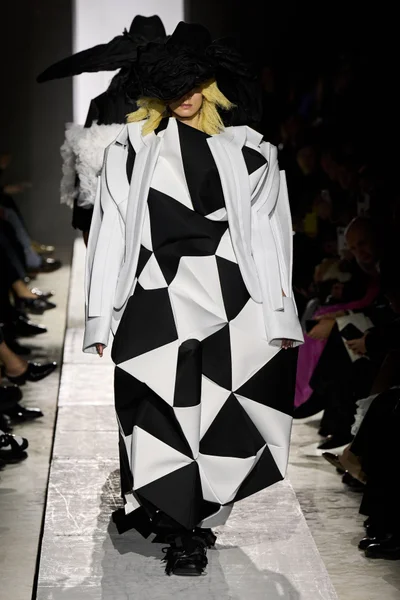 Look 17
